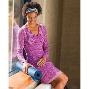 Athleta Hot Creek Stretch layer Dress in purple paisley SIZE M knee length